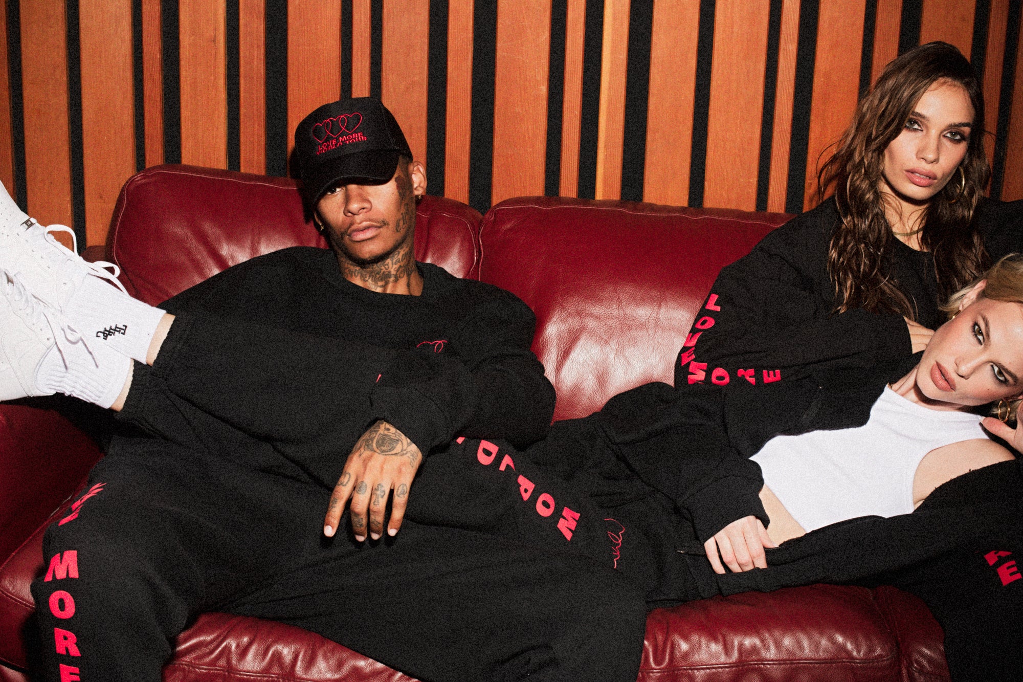 WORLD TOUR BLACK SWEATPANTS